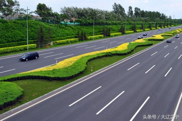 高速公路两边的绿化带有什么要求？高速公路植物设计原则