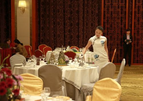 大酒店包厢女服务员到底做什么工作的？西式宴会台型设计