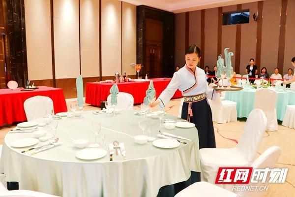 大酒店包厢女服务员到底做什么工作的？西式宴会台型设计