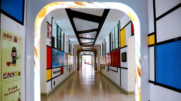 小学教学楼走廊装饰画用什么画好？小学艺术长廊设计