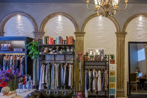 服装店墙面涂刷什么颜色好看？服装店外墙设计欧式图