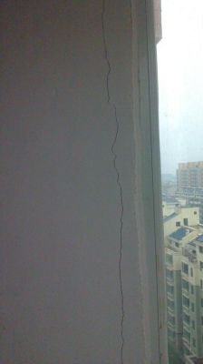 为什么刚做好的房子窗户下边都有竖的裂痕？房屋窗台设计图片外观
