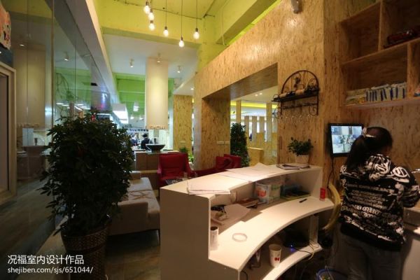 怎么样染两节色的头发？美发沙龙两层装修设计