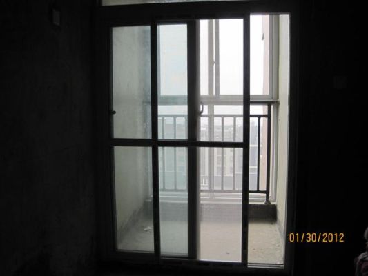 厨房阳台和洗手间窗户共用一个阳台，该如何改造？卫生间在阳台如何设计