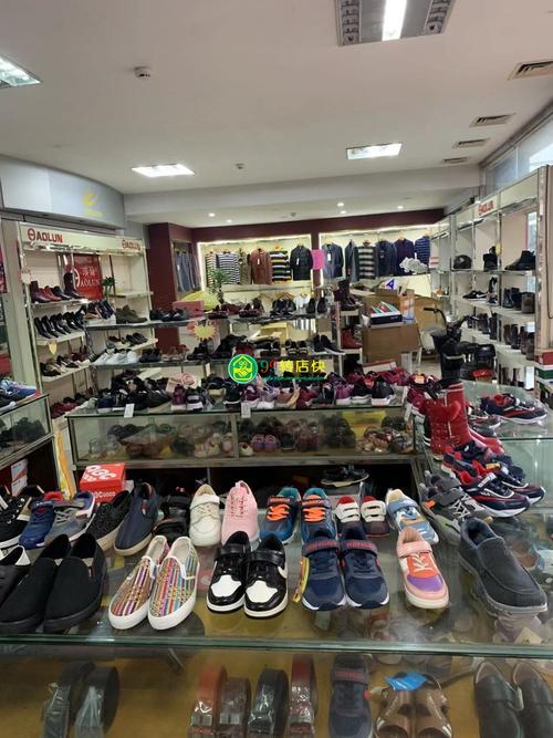 有家生意挺好的鞋店，门头不大，我也想在旁边开一家鞋店，生意会怎样？来个生意人解答下？（鞋店商铺设计）