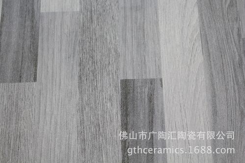 客厅深灰色地砖卧室配什么颜色木纹地板砖？（客厅地板瓷砖 设计图）
