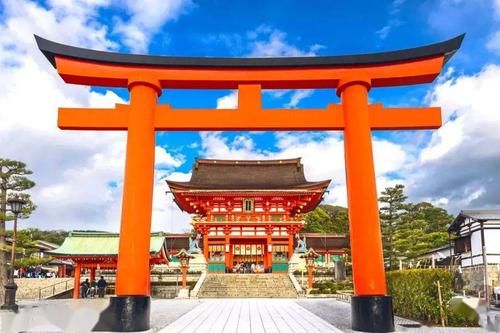 有个日本动漫内容是在日本出现了一个通往异世界的大门叫什么名字？（日本院子大门设计效果图）