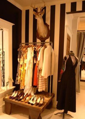 女装店铺装修发朋友圈话术？（最新女装店面装修设计效果图）