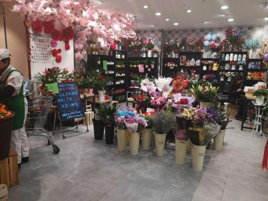 我想开一个花店与婚庆结合。请问需要什么样的营运方式，还有在成都应该选在什么样的地方？（花店设计案例）