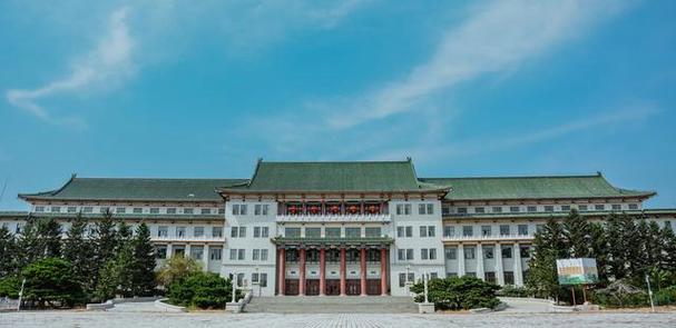 亚洲面积最大的大学是哪个，临沂大学面积大吗。是亚洲面积最大的大学吗？（亚洲最好的设计院校）